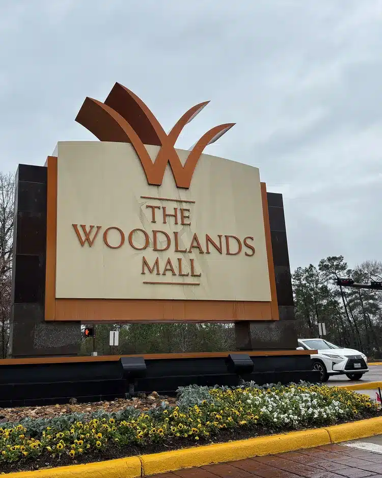 The Woodlands Mall entrance sign in The Woodlands, Texas